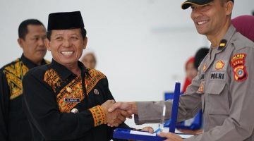 Kasattahti Polres Gayo Lues Terima Penghargaan Budaya Gemar Membaca dari Pemerintah Daerah
